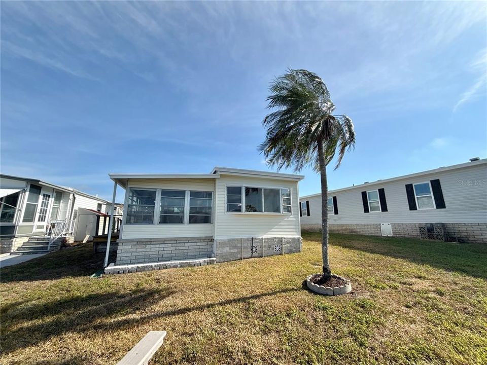 待售: $169,000 (2 贝兹, 1 浴室, 958 平方英尺)