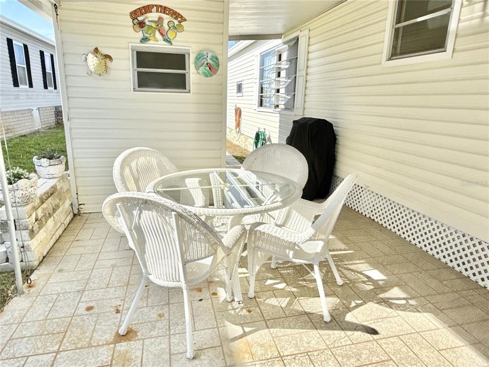 待售: $169,000 (2 贝兹, 1 浴室, 958 平方英尺)