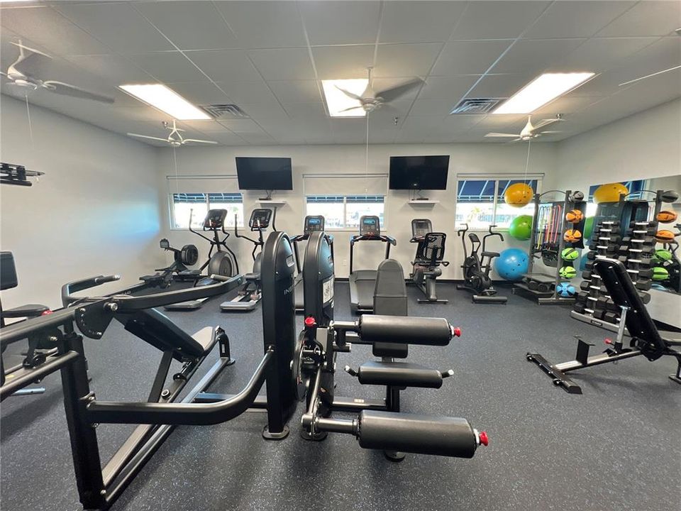 待售: $169,000 (2 贝兹, 1 浴室, 958 平方英尺)