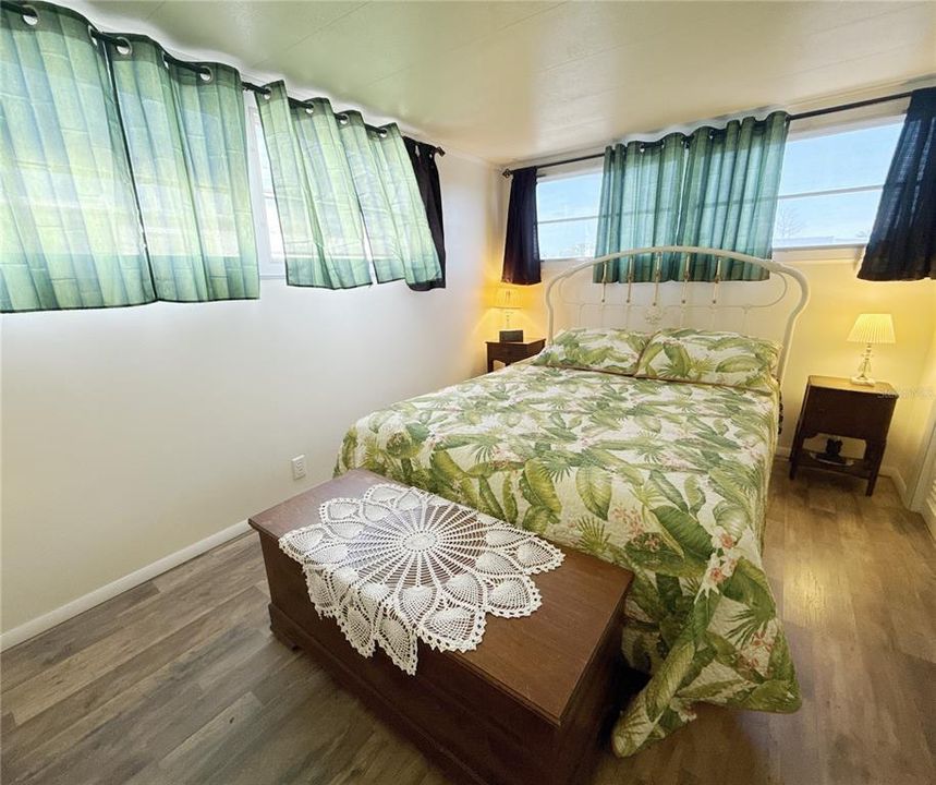 待售: $169,000 (2 贝兹, 1 浴室, 958 平方英尺)