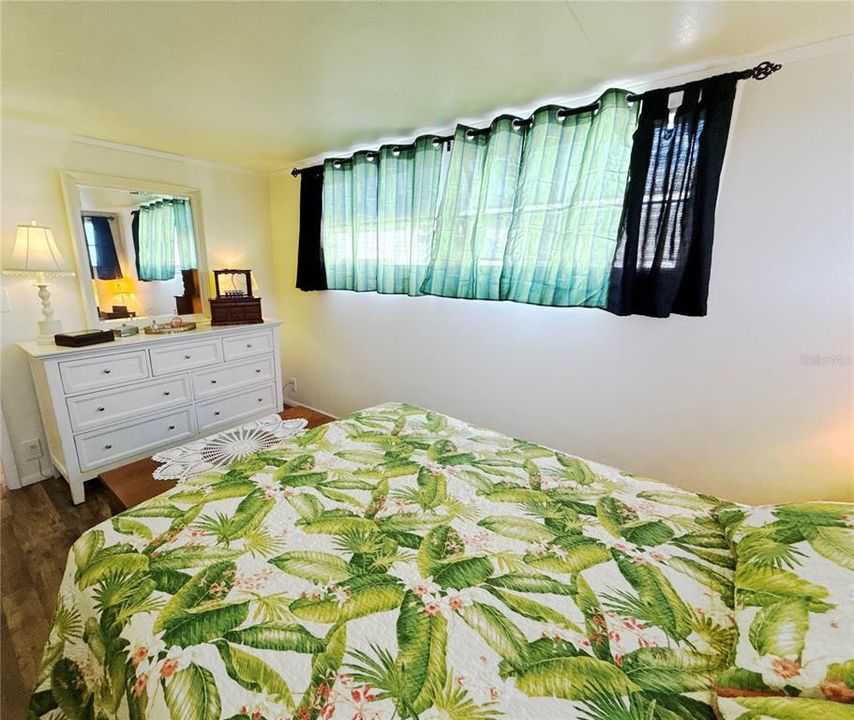 待售: $169,000 (2 贝兹, 1 浴室, 958 平方英尺)