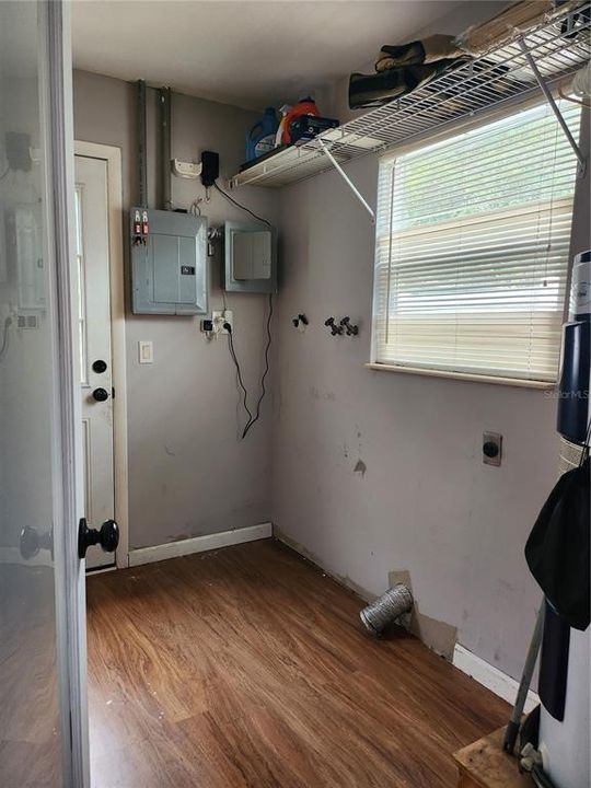 待售: $349,900 (2 贝兹, 1 浴室, 1124 平方英尺)