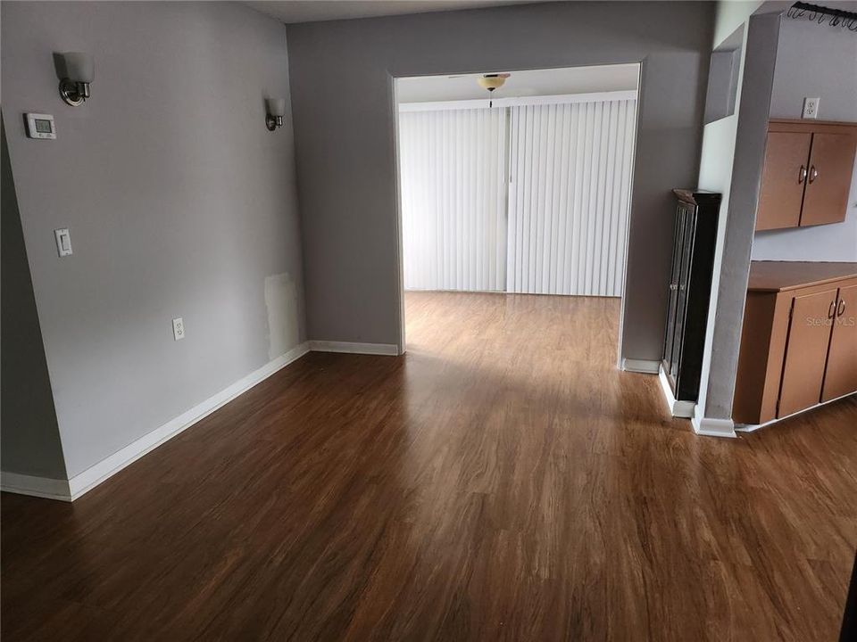 待售: $349,900 (2 贝兹, 1 浴室, 1124 平方英尺)