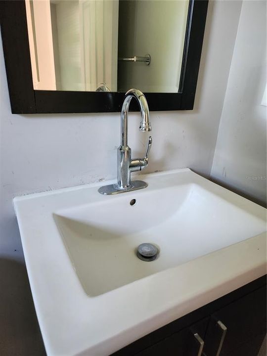 待售: $349,900 (2 贝兹, 1 浴室, 1124 平方英尺)