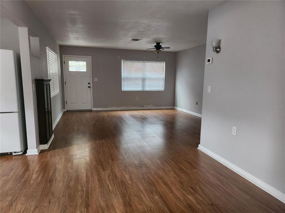 待售: $349,900 (2 贝兹, 1 浴室, 1124 平方英尺)