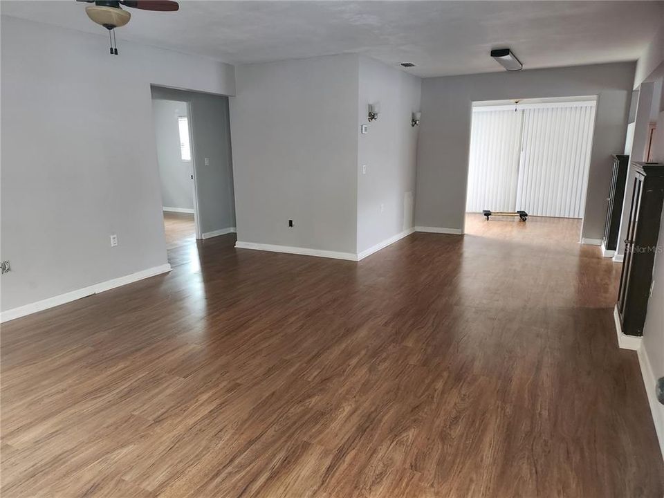 待售: $349,900 (2 贝兹, 1 浴室, 1124 平方英尺)