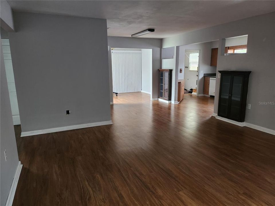 待售: $349,900 (2 贝兹, 1 浴室, 1124 平方英尺)