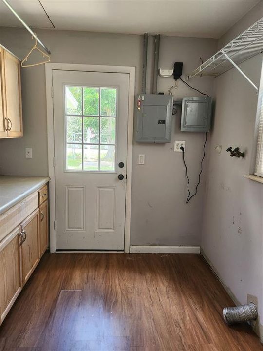 待售: $349,900 (2 贝兹, 1 浴室, 1124 平方英尺)