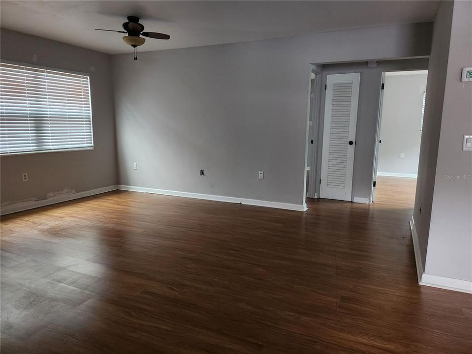 待售: $349,900 (2 贝兹, 1 浴室, 1124 平方英尺)