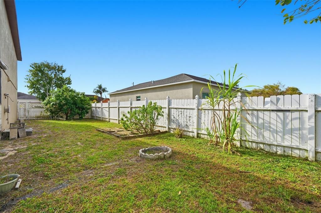 For Sale: $330,000 (4 beds, 2 baths, 2844 Square Feet)