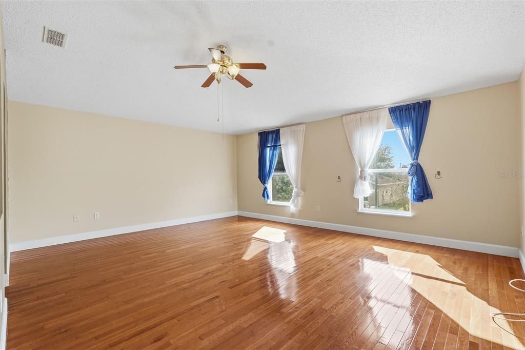 For Sale: $330,000 (4 beds, 2 baths, 2844 Square Feet)