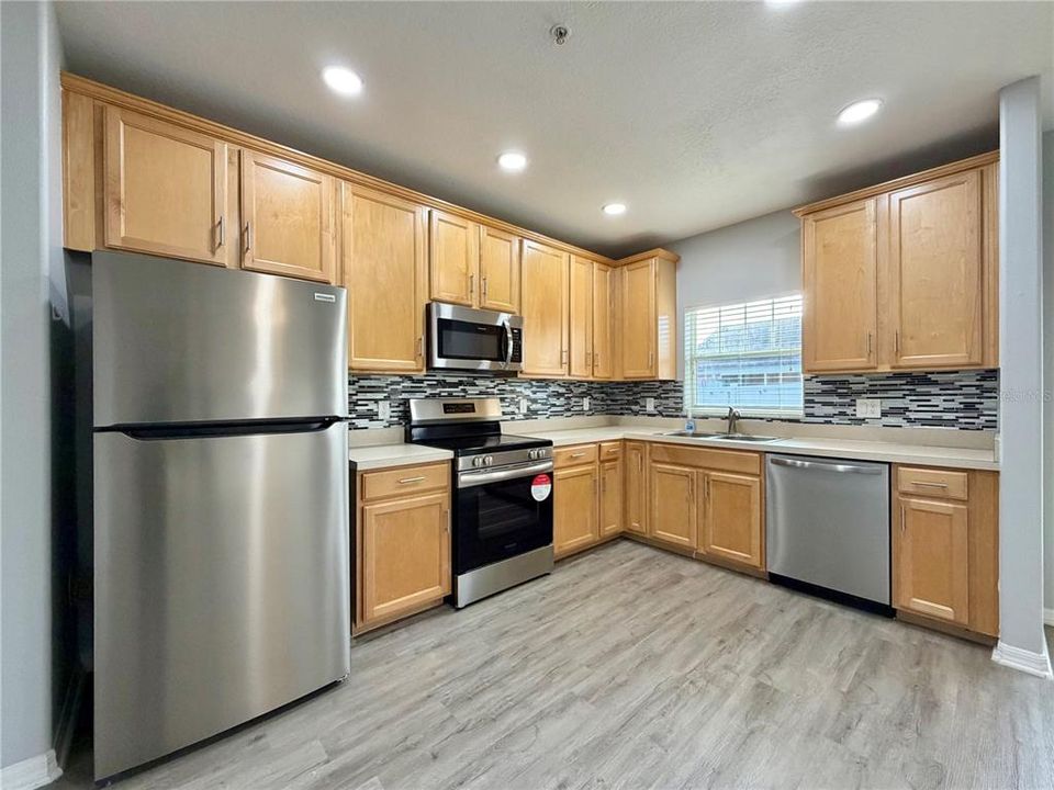 For Sale: $295,000 (3 beds, 2 baths, 1382 Square Feet)