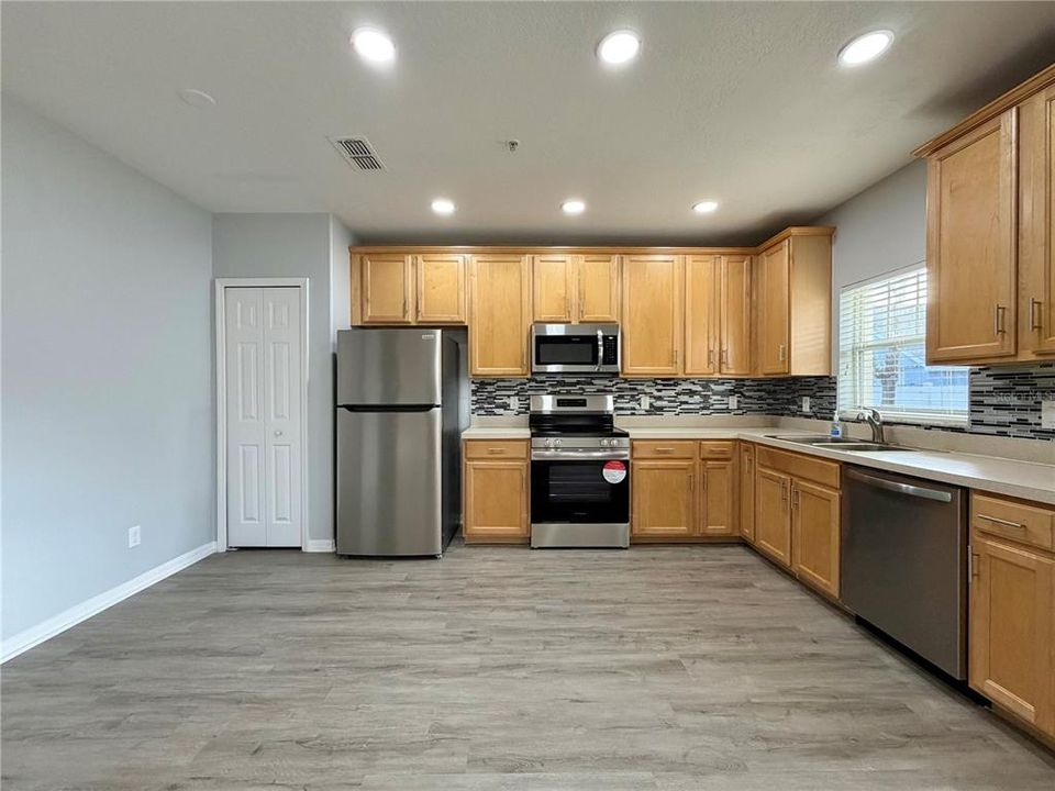 For Sale: $295,000 (3 beds, 2 baths, 1382 Square Feet)