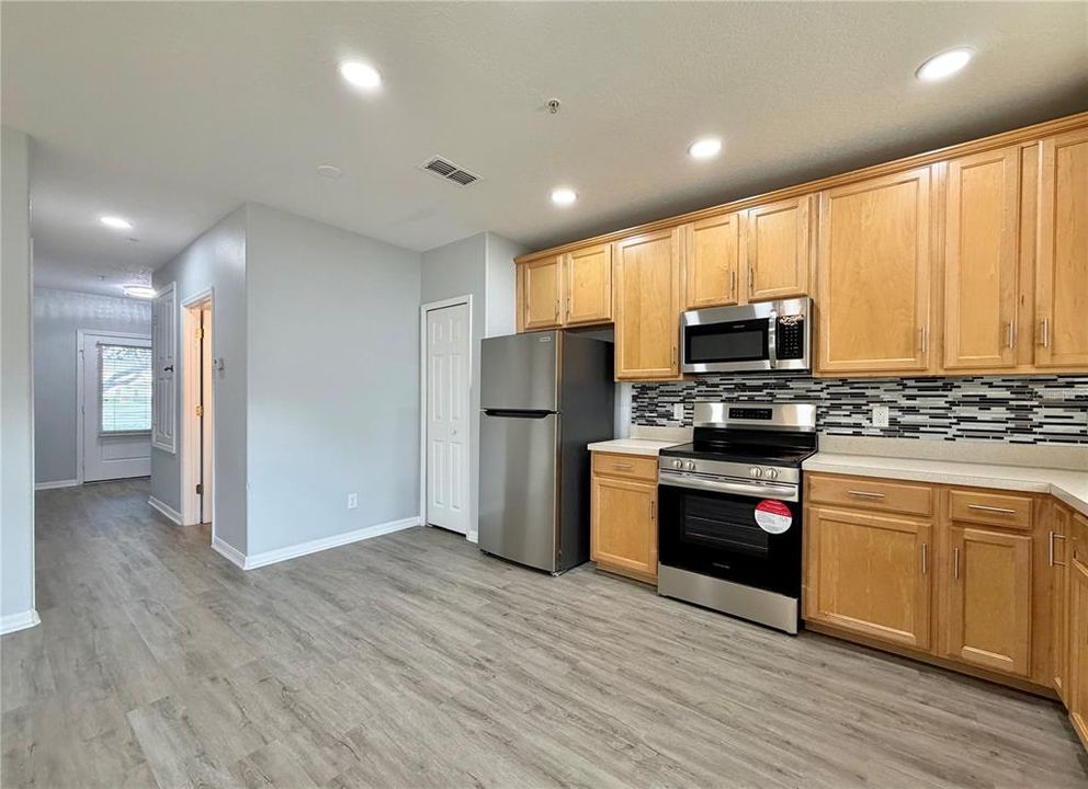 For Sale: $295,000 (3 beds, 2 baths, 1382 Square Feet)