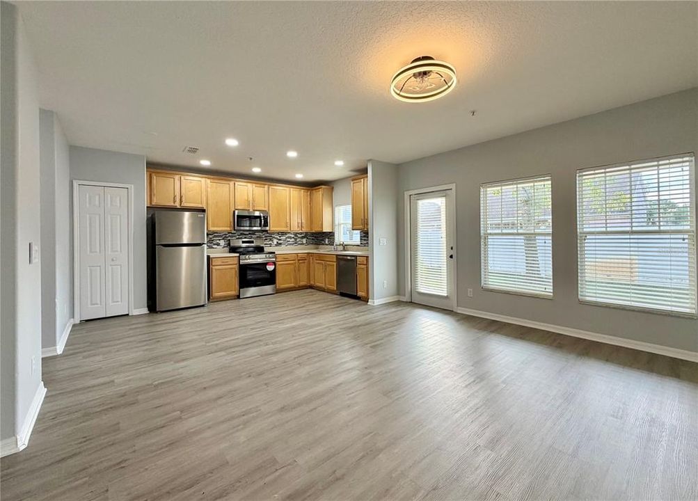 For Sale: $295,000 (3 beds, 2 baths, 1382 Square Feet)