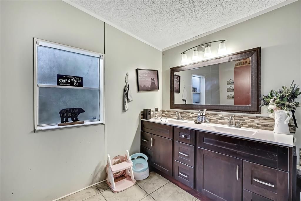 На продажу: $399,900 (3 спален, 2 ванн, 1512 Квадратных фут)