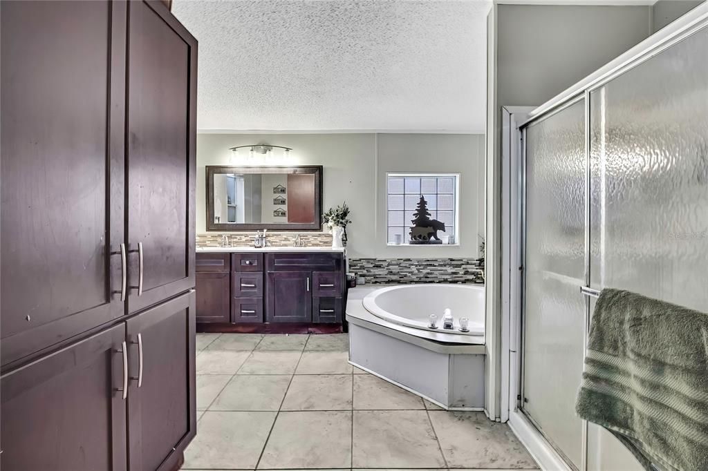 На продажу: $399,900 (3 спален, 2 ванн, 1512 Квадратных фут)