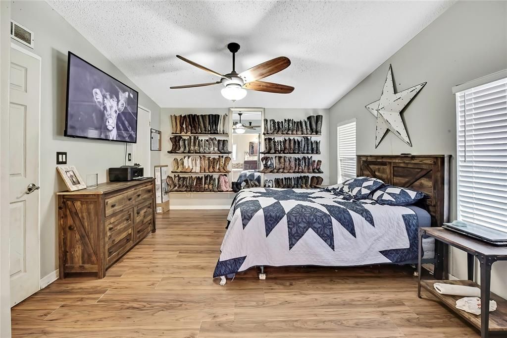 На продажу: $399,900 (3 спален, 2 ванн, 1512 Квадратных фут)