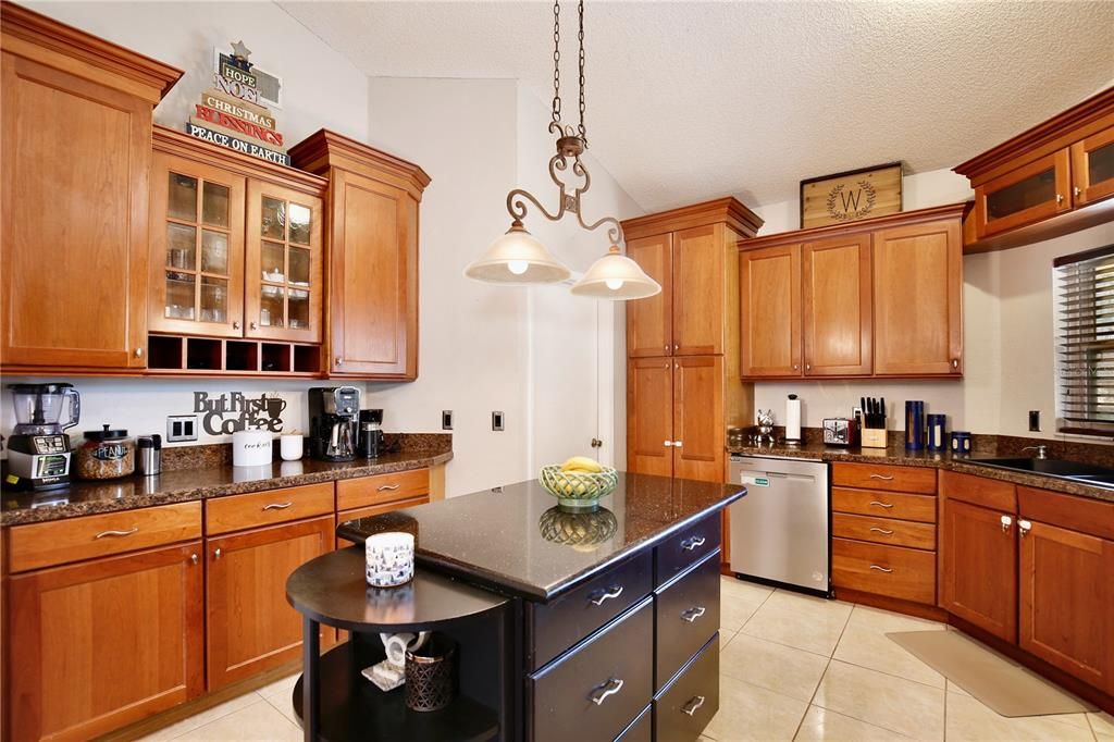 На продажу: $375,000 (3 спален, 2 ванн, 1479 Квадратных фут)