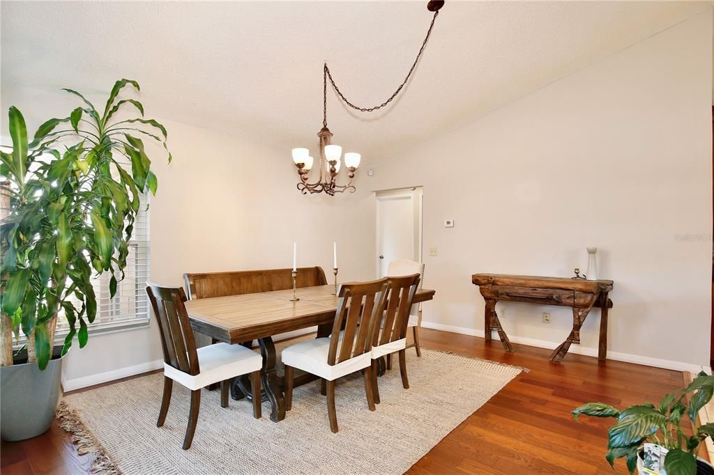 На продажу: $375,000 (3 спален, 2 ванн, 1479 Квадратных фут)