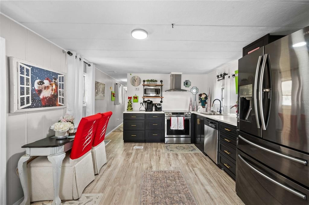 For Sale: $143,000 (2 beds, 1 baths, 1323 Square Feet)