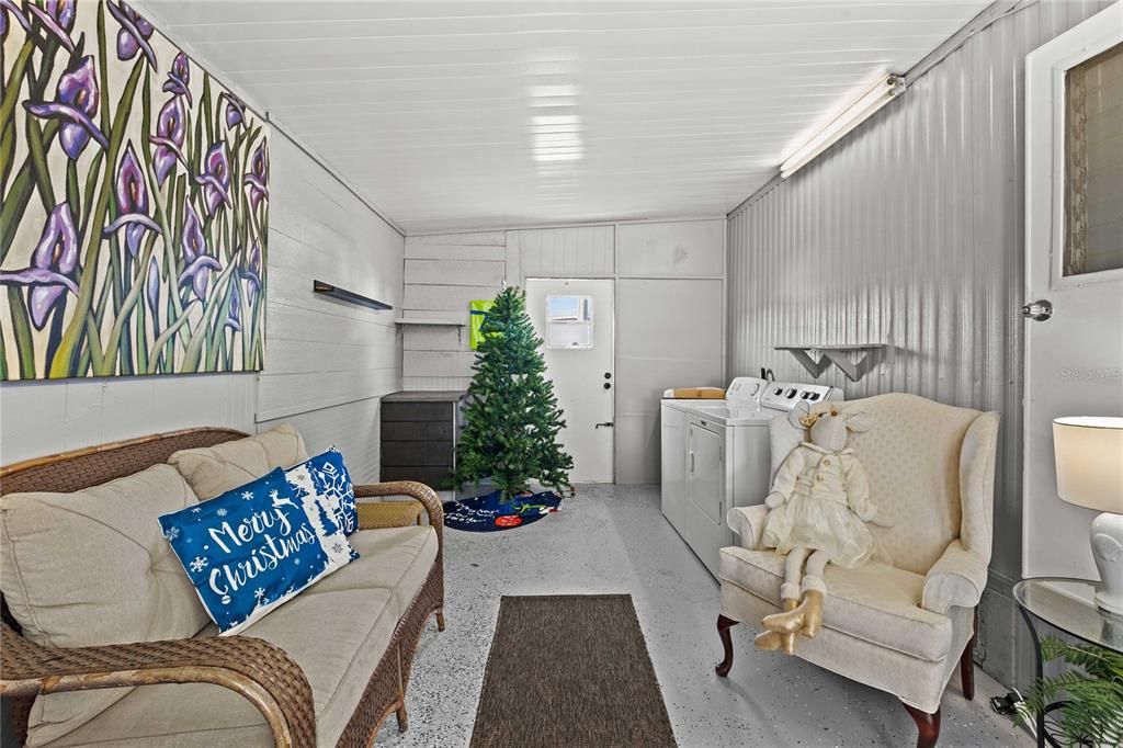 For Sale: $143,000 (2 beds, 1 baths, 1323 Square Feet)