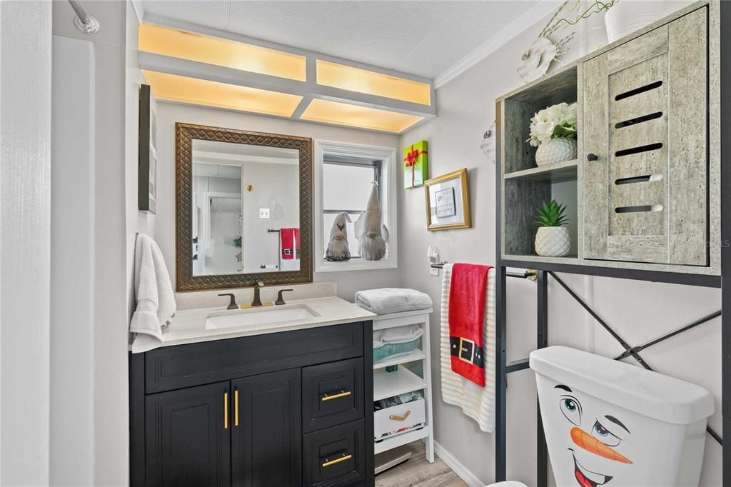 For Sale: $143,000 (2 beds, 1 baths, 1323 Square Feet)