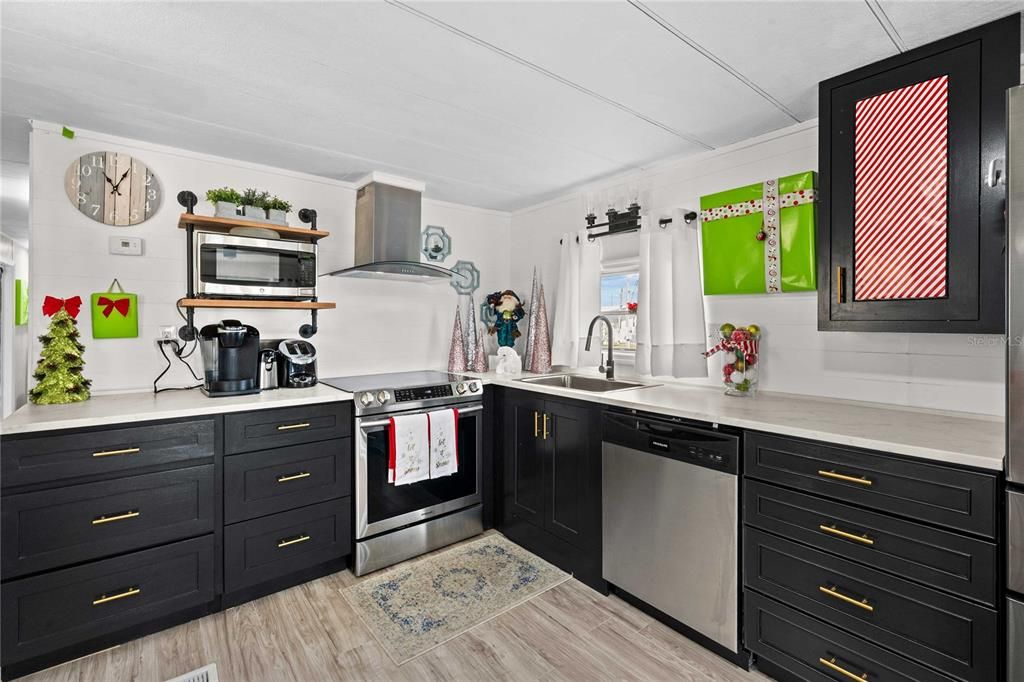 For Sale: $143,000 (2 beds, 1 baths, 1323 Square Feet)