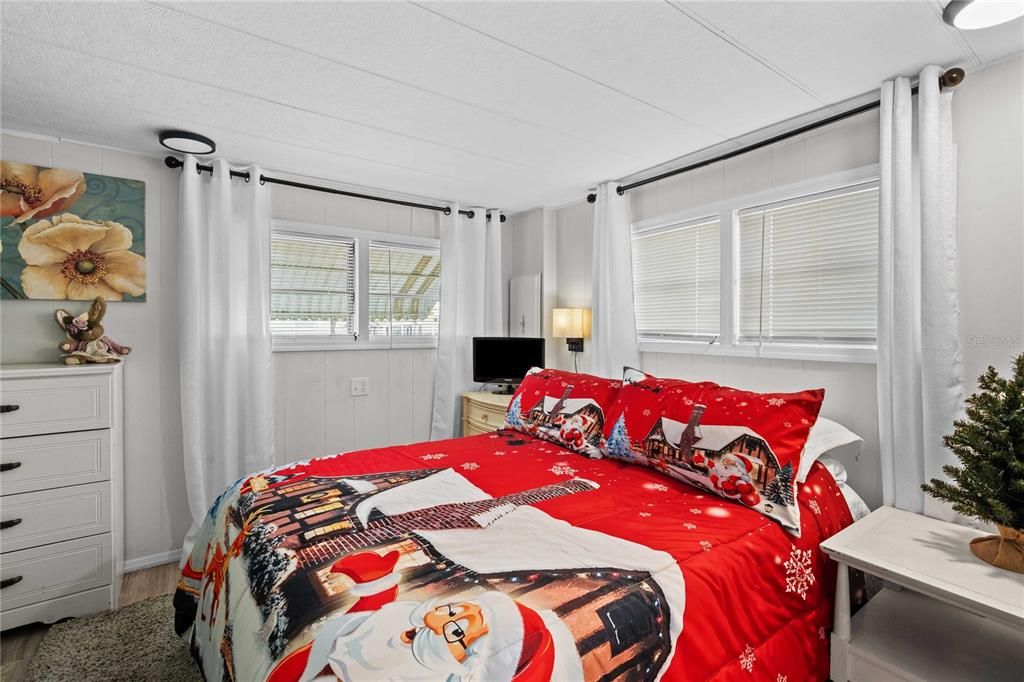 For Sale: $143,000 (2 beds, 1 baths, 1323 Square Feet)