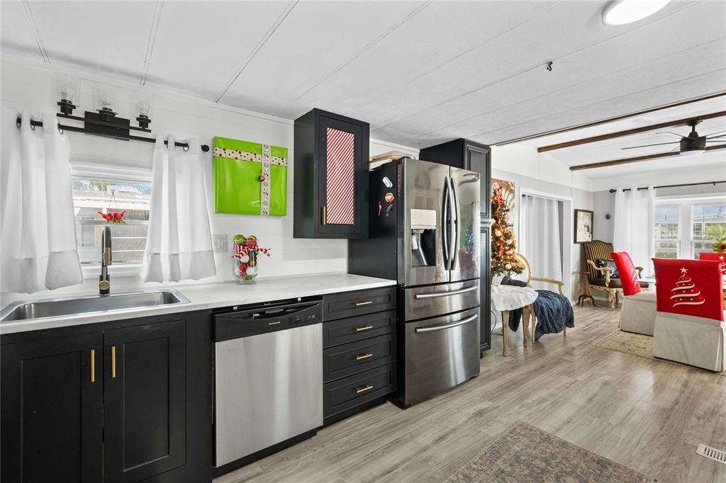 For Sale: $143,000 (2 beds, 1 baths, 1323 Square Feet)