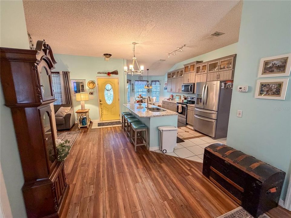 待售: $349,000 (2 贝兹, 2 浴室, 1082 平方英尺)