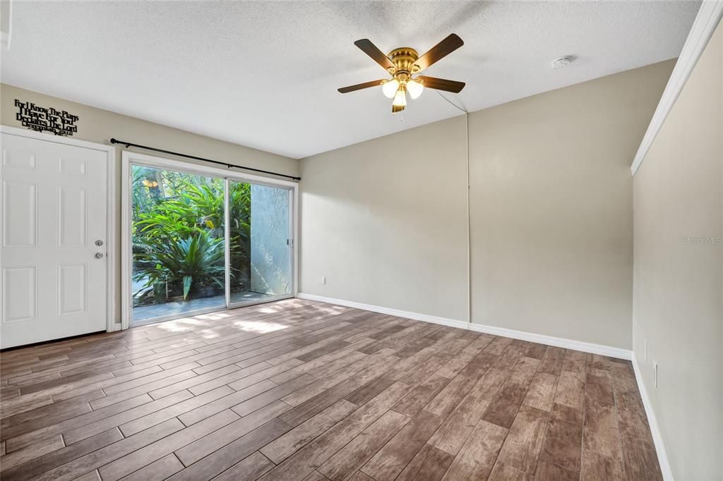 For Sale: $129,500 (1 beds, 1 baths, 540 Square Feet)