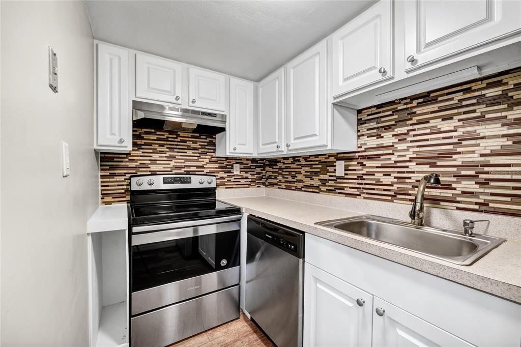 For Sale: $129,500 (1 beds, 1 baths, 540 Square Feet)