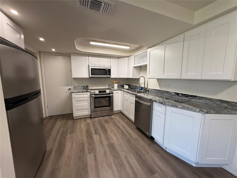 For Sale: $225,000 (3 beds, 1 baths, 1200 Square Feet)