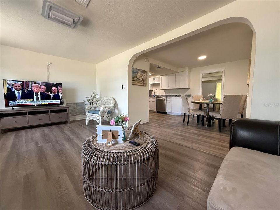 For Sale: $225,000 (3 beds, 1 baths, 1200 Square Feet)