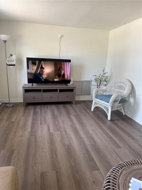 For Sale: $225,000 (3 beds, 1 baths, 1200 Square Feet)