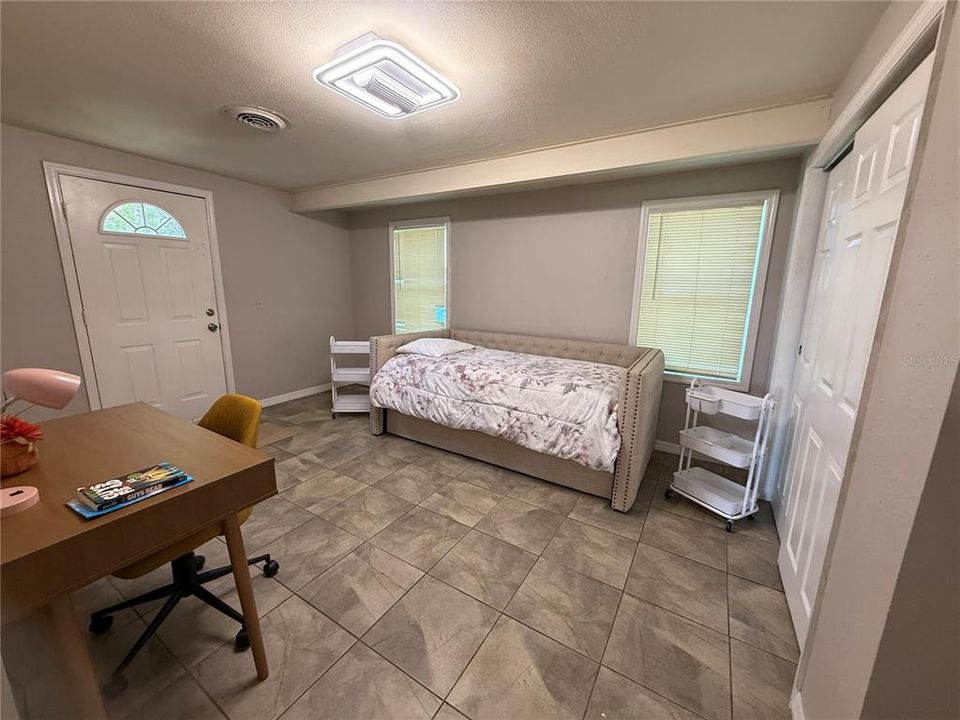 For Sale: $225,000 (3 beds, 1 baths, 1200 Square Feet)