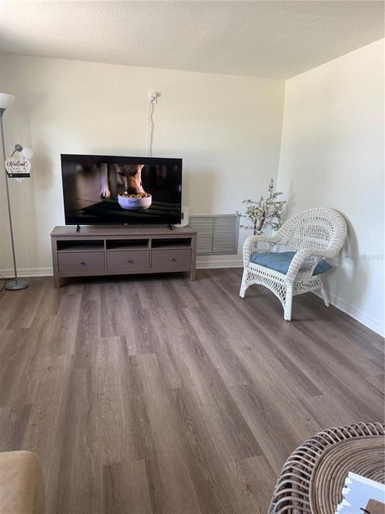 For Sale: $225,000 (3 beds, 1 baths, 1200 Square Feet)