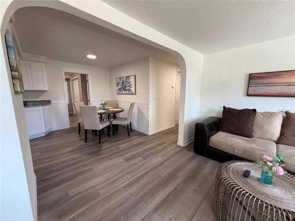 For Sale: $225,000 (3 beds, 1 baths, 1200 Square Feet)