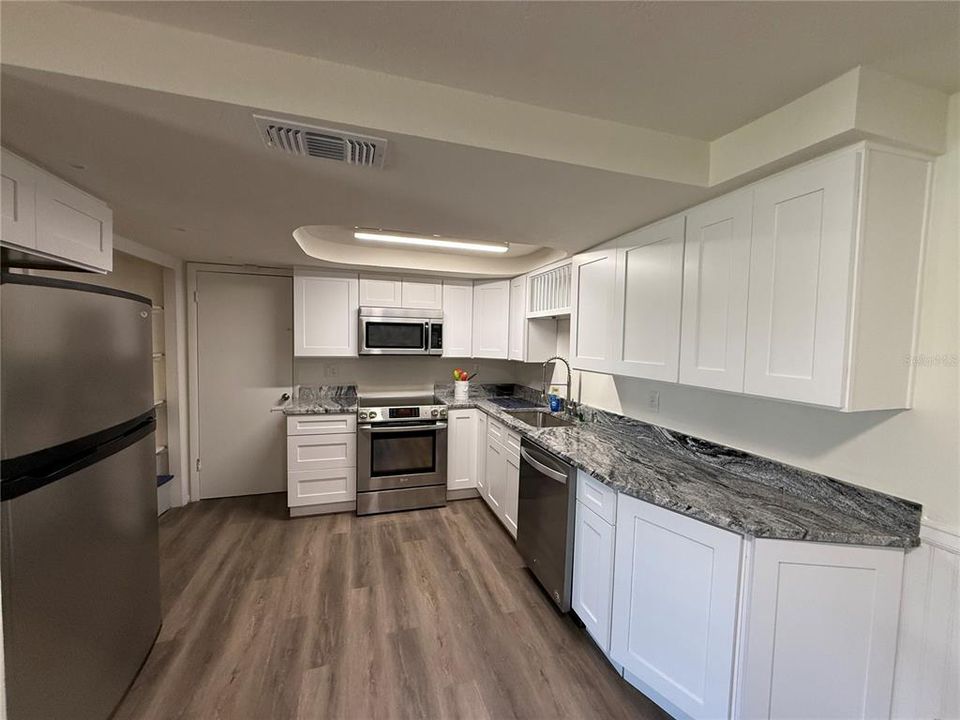 For Sale: $225,000 (3 beds, 1 baths, 1200 Square Feet)