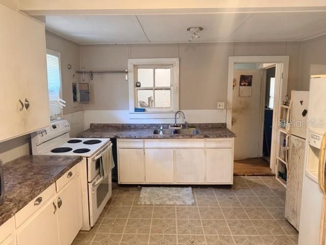 На продажу: $179,900 (3 спален, 1 ванн, 1332 Квадратных фут)