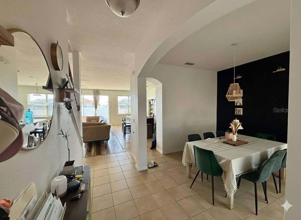 В аренду: $2,100 (4 спален, 2 ванн, 1910 Квадратных фут)