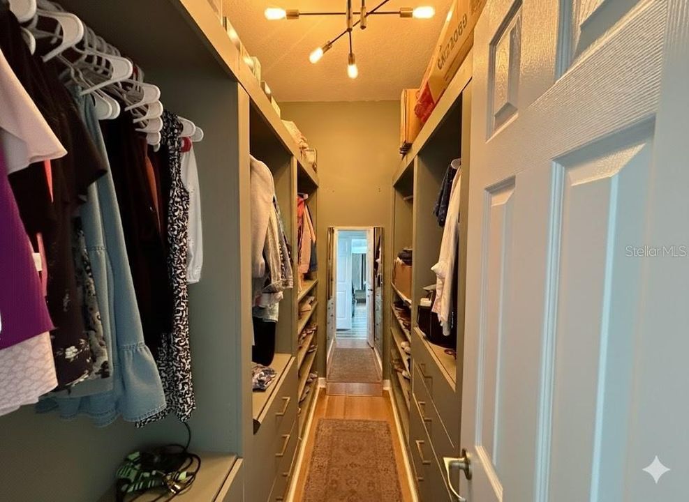 В аренду: $2,100 (4 спален, 2 ванн, 1910 Квадратных фут)