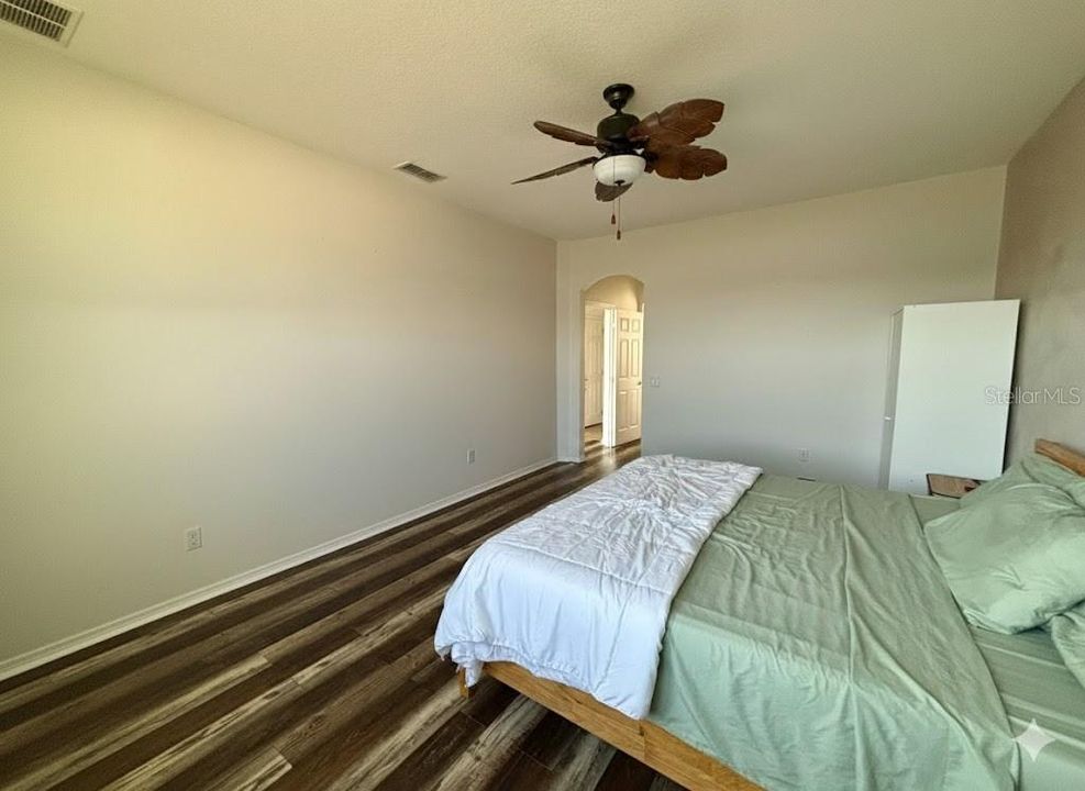 В аренду: $2,100 (4 спален, 2 ванн, 1910 Квадратных фут)