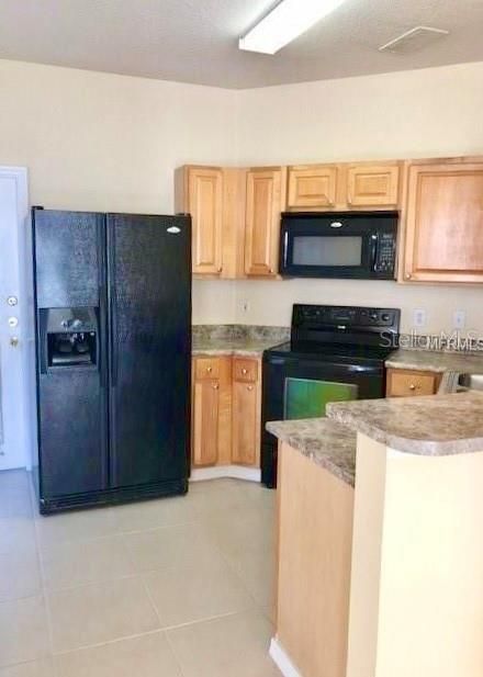 For Rent: $2,200 (3 beds, 2 baths, 1445 Square Feet)