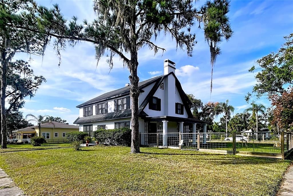 For Sale: $479,900 (4 beds, 2 baths, 2880 Square Feet)