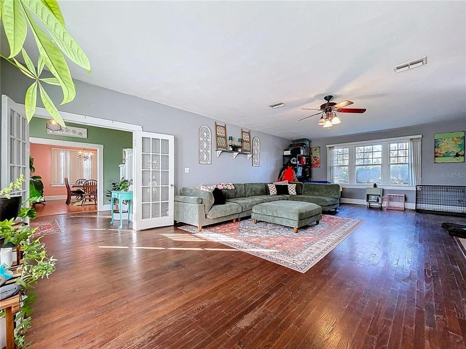 For Sale: $479,900 (4 beds, 2 baths, 2880 Square Feet)