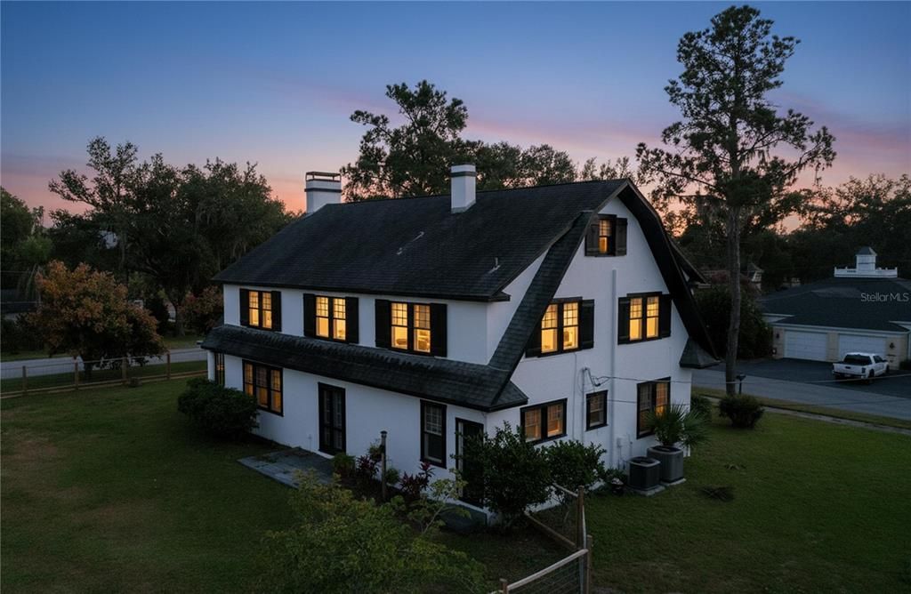 For Sale: $479,900 (4 beds, 2 baths, 2880 Square Feet)