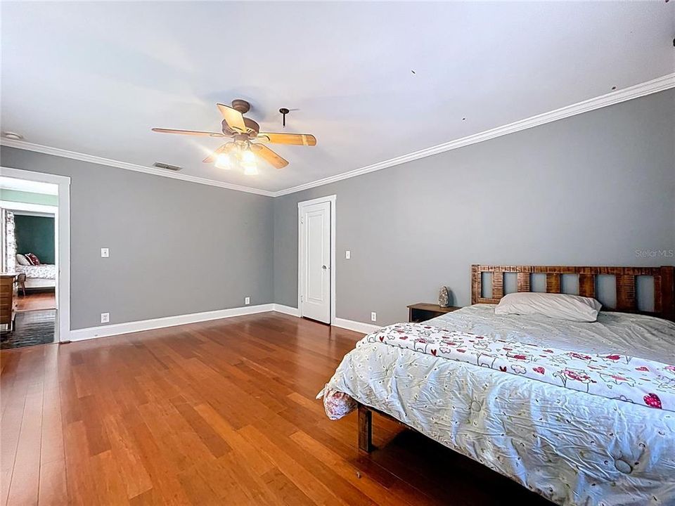 For Sale: $479,900 (4 beds, 2 baths, 2880 Square Feet)