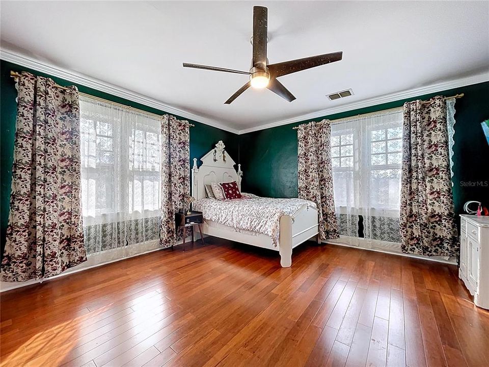 For Sale: $479,900 (4 beds, 2 baths, 2880 Square Feet)